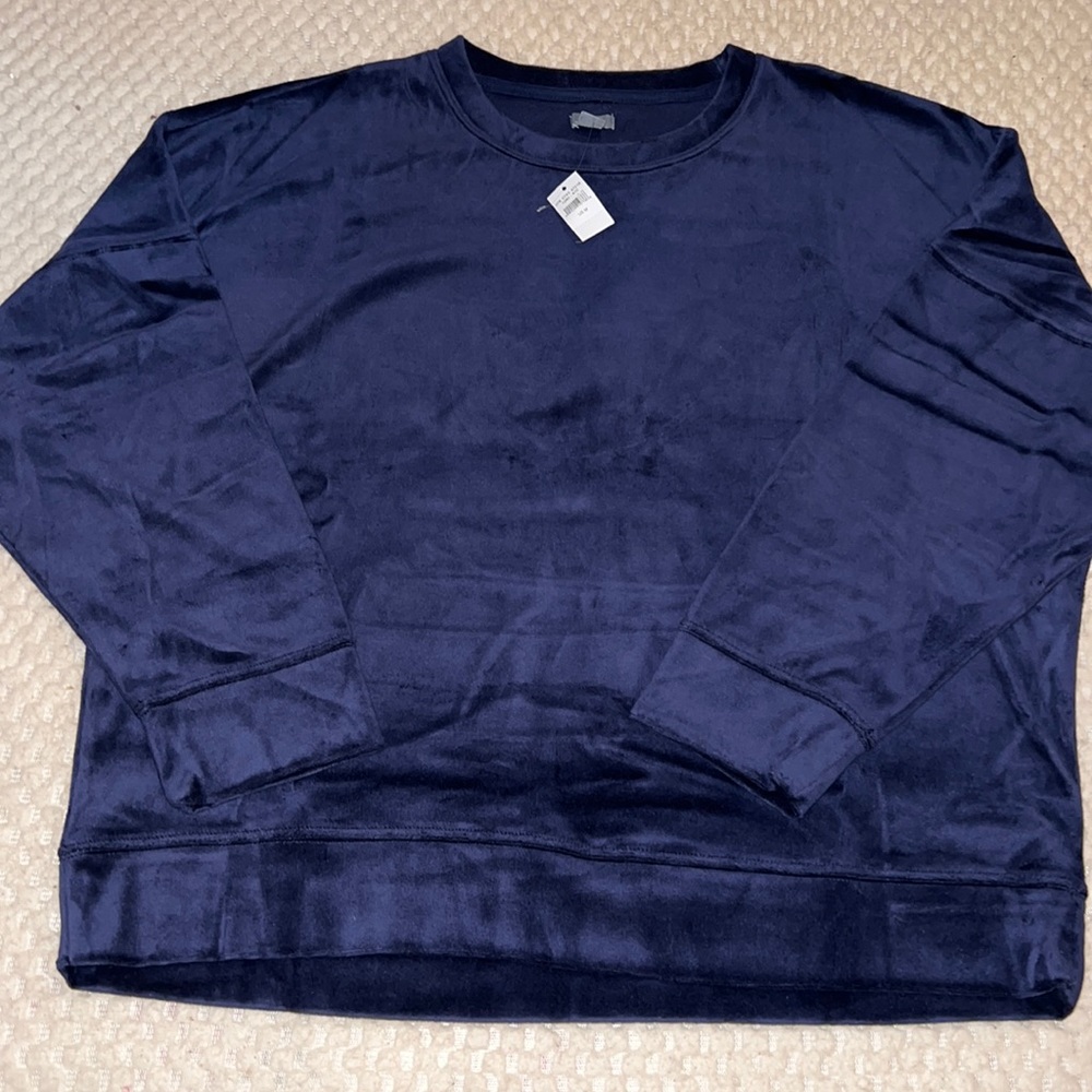 AERIE NWT NAVY CREW PULLOVER. VELVETY SOFT MATERIAL. NEW. PERFECT SHAPE. SIZE M